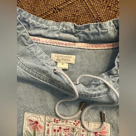 Vint. Christopher & Banks Lightweight Denim Lt. Blue Hearts & Floral Pullover M - Picture 4 of 8